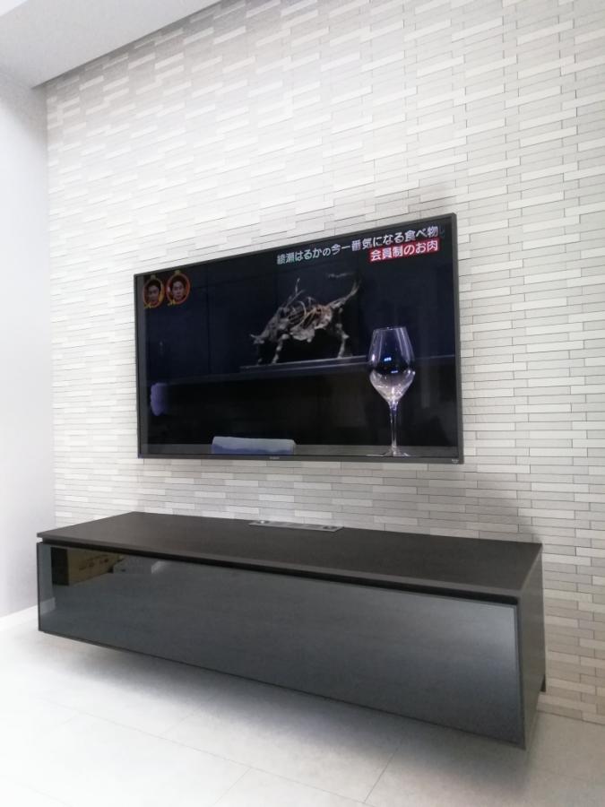 埼玉県川越市〇〇様邸、壁掛け液晶テレビ65インチを設置